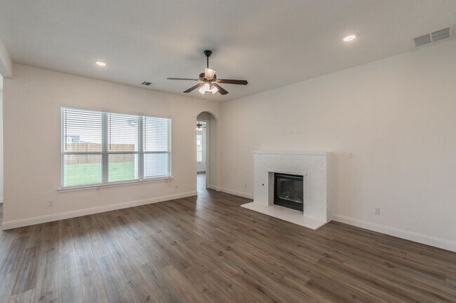 Building Photo - COMING SOON ALEDO ISD!!