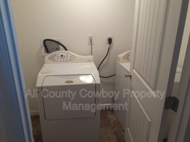 Building Photo - 1222 Logan Ave