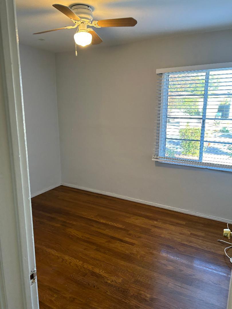 Building Photo - 5957 Alonzo Ave