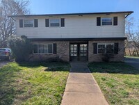 Building Photo - Spacious 2-Bedroom, 1-Bath Apartment Near Karns – Quiet Living with a Large Yard
