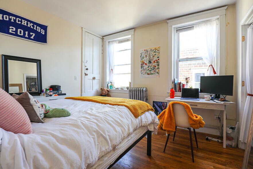 Building Photo - 63 Egmont St