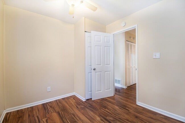 Building Photo - Contemporary, remodeled 920sqft., 3-bedroom, 1-bath single-family ranch with yard