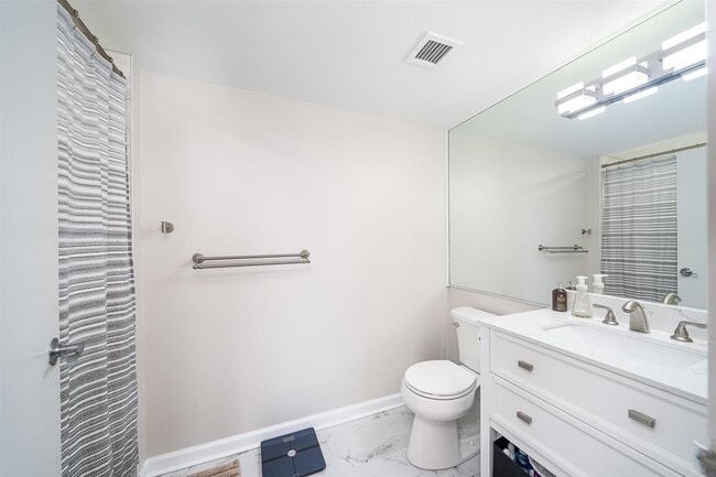 Building Photo - 700 1st St