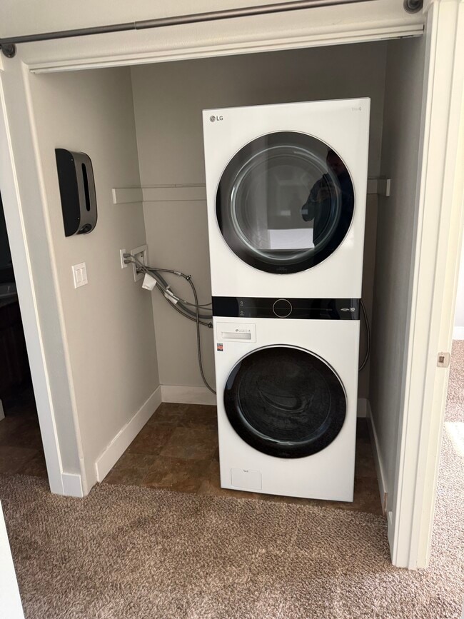 Building Photo - 5261 Schreiner Dr