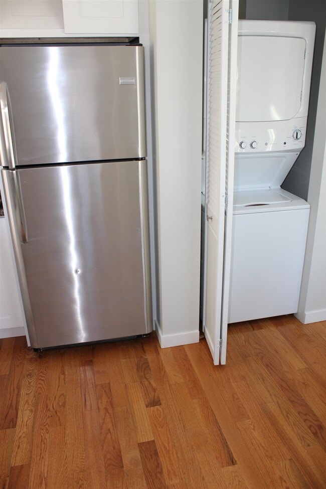 Building Photo - 390 Pacific Ave