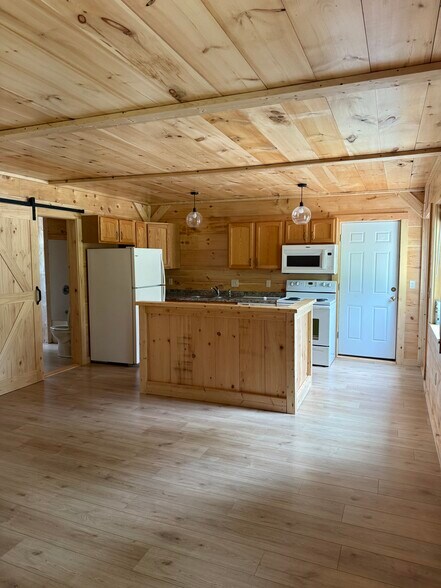 Kitchen - 466 Manchester Rd