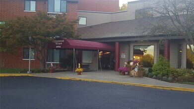 Building Photo - 2100 Greentree N