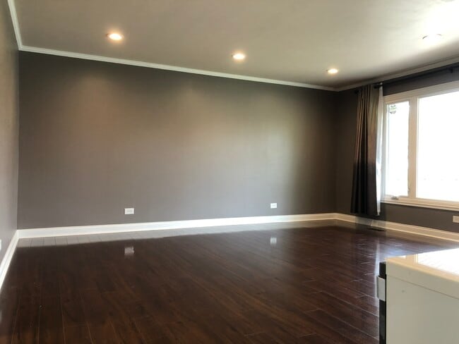 Building Photo - 1126 Parkview Dr