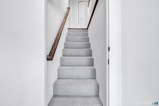 Building Photo - 315 Main St