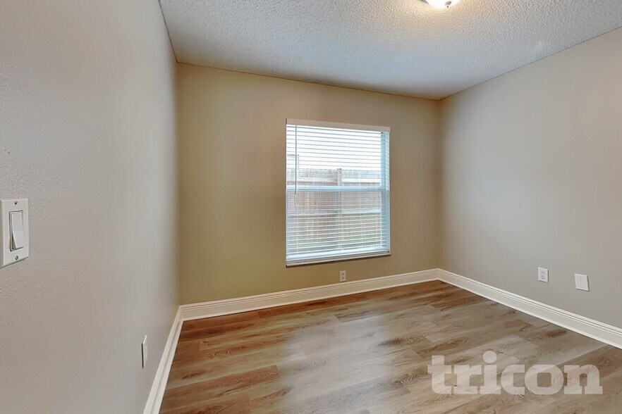 Building Photo - 13309 Beechberry Dr