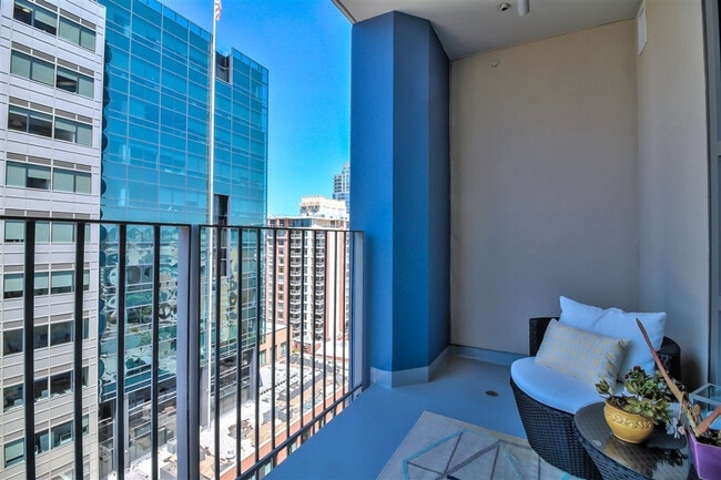 Building Photo - East Village 13th floor condo with panoramic views