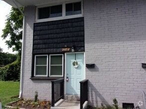 Building Photo - $1,000.00 off 1st Month's Rent - 2 Bedroom...