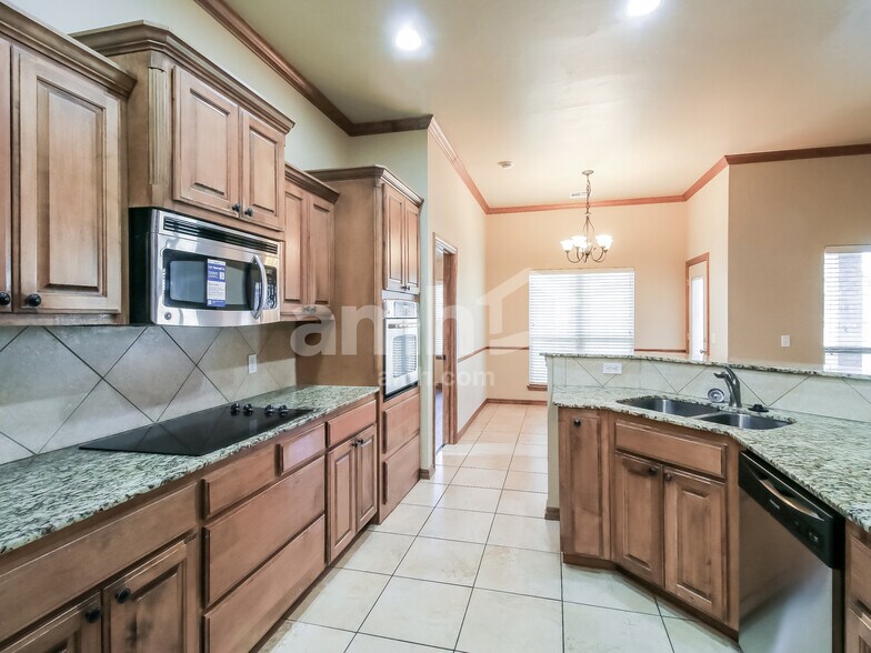 Building Photo - 809 Tea Rose Dr