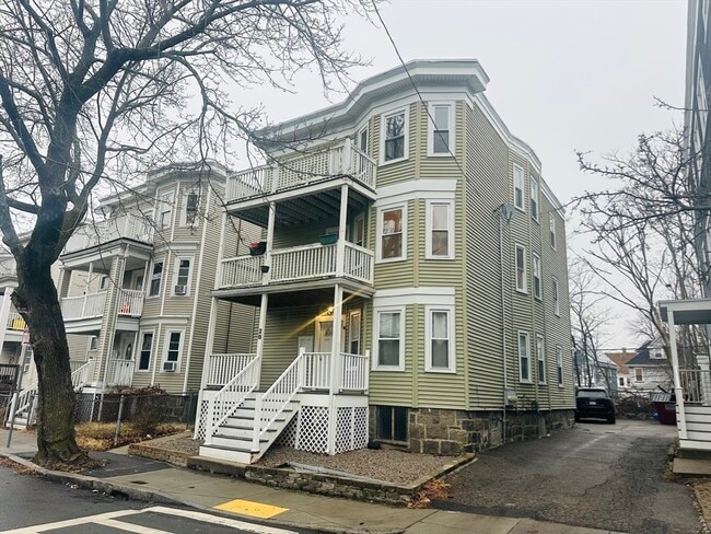 Building Photo - 28 Melbourne St