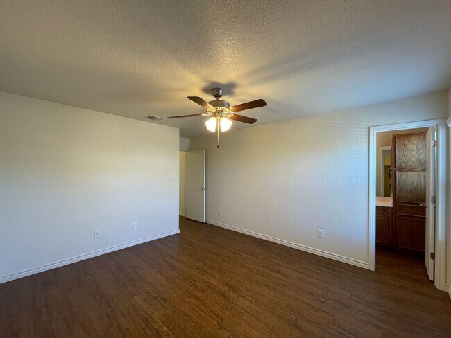 Building Photo - 1529 Justin Lp