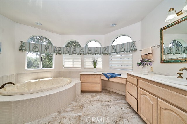 Building Photo - 1089 Village Dr