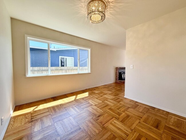 Building Photo - Spacious Ranch-Style Home with Bonus Room ...