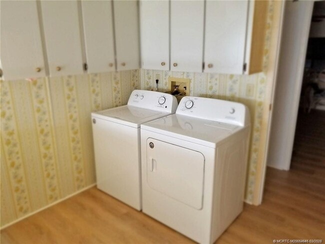 Building Photo - 7777 SE Continental Dr