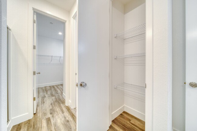 Building Photo - D62