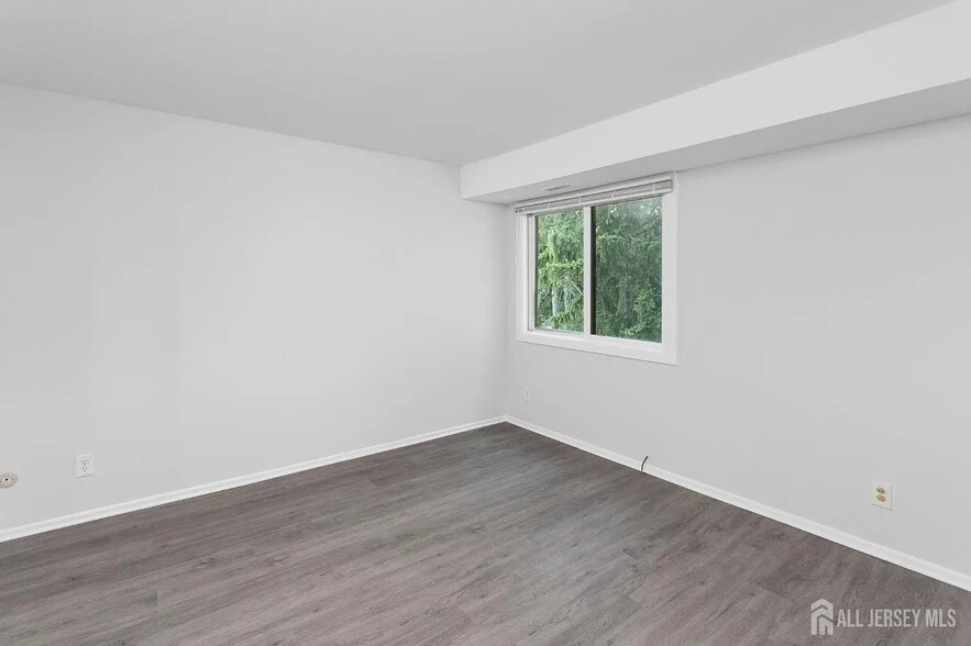 Building Photo - 3231 Sayre Dr