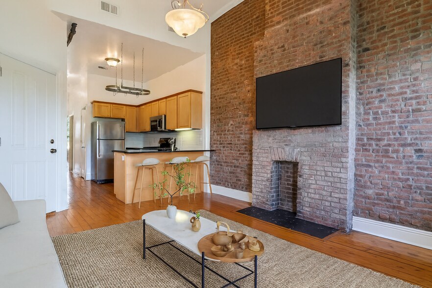 Primary Photo - 353 E 58th St