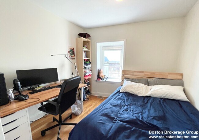 Building Photo - 147 Marcella St