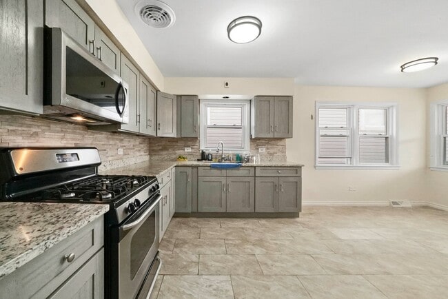 Building Photo - 4711 W Patterson Ave