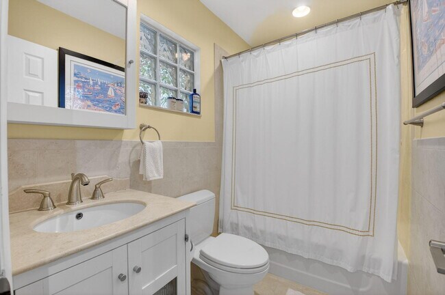 Building Photo - 1010 SW 2nd St