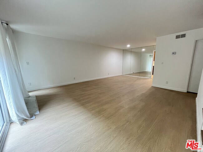 Building Photo - 5115 Kester Ave