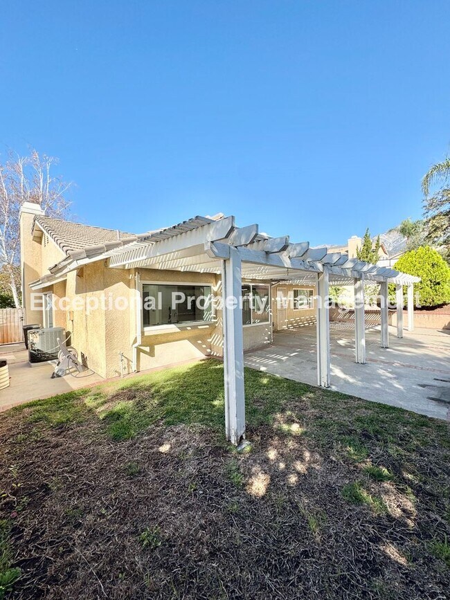 Building Photo - Ready to move in 3 bed 2 bath single story home