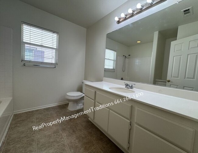 Building Photo - Spaciouse 4 Bed- 3 full Bath + plus Loft Home