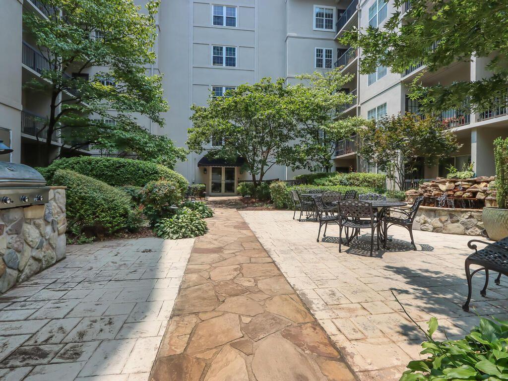Building Photo - 1074 Peachtree Walk NE