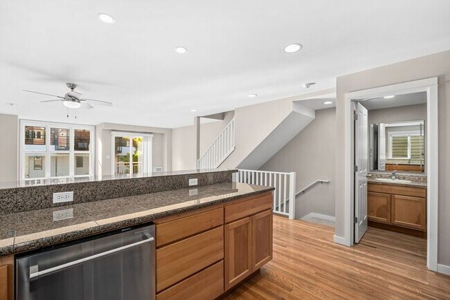 Building Photo - Immaculate Urban Townhome in Famed Alaska ...