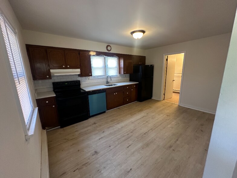 Building Photo - 5388 Chapmans Rd