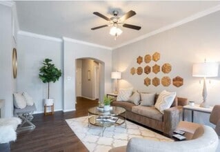 Building Photo - 2 bedroom in Dallas TX 75206