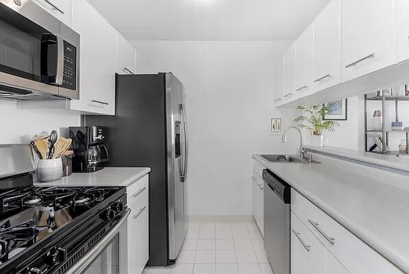 Building Photo - 2 S End Ave