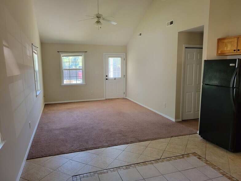 Building Photo - 458 Austin St