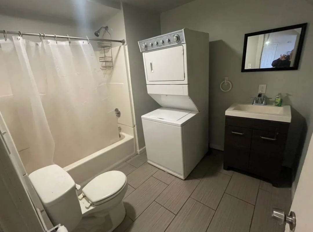 2R Bathroom - 23 E Clinton St