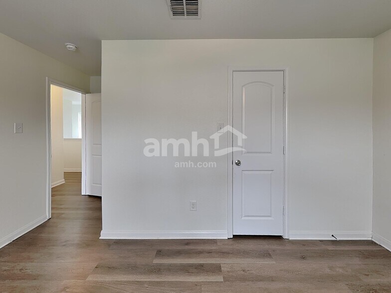 Building Photo - 12712 Shoreline Dr