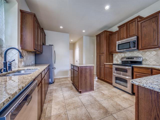 Building Photo - 7003 Chittamwood Dr