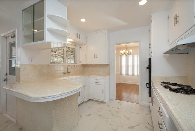 Building Photo - Ladera Heights Duplex