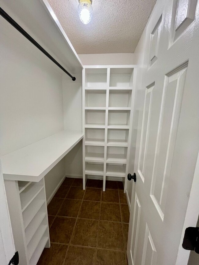 Building Photo - 4133 Hamilton Cir