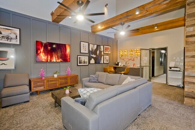 Building Photo - 45 Willow St