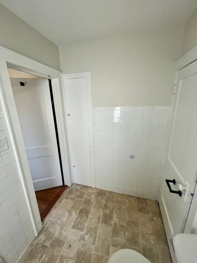 Building Photo - 306 N 71st St