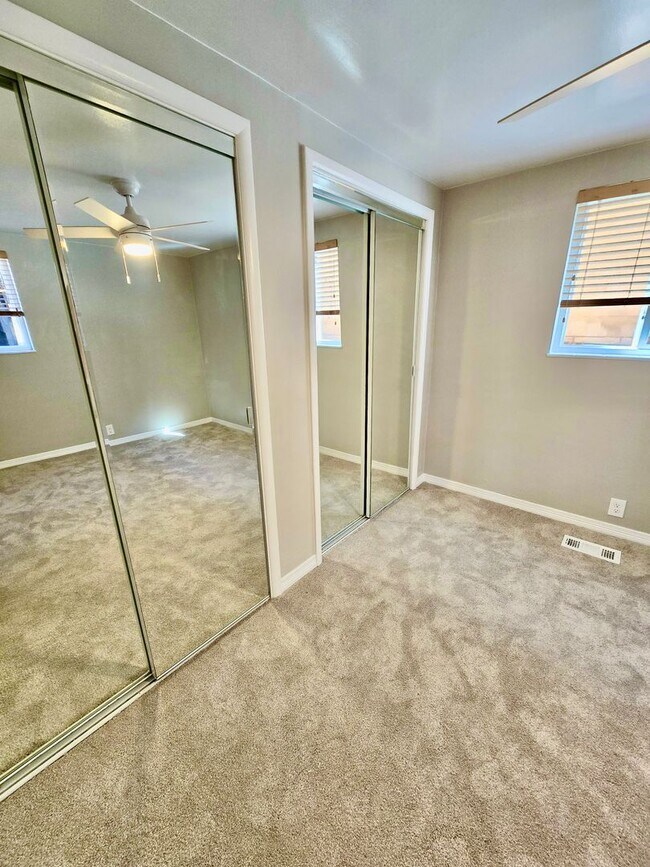 Building Photo - Prime Location! 1BR Bungalow Near DU, Ligh...