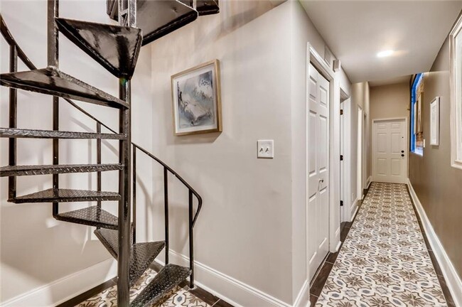 Building Photo - Stunning Furnished 3 Bedroom 3 Bath Condominium ON Piedmont Park!