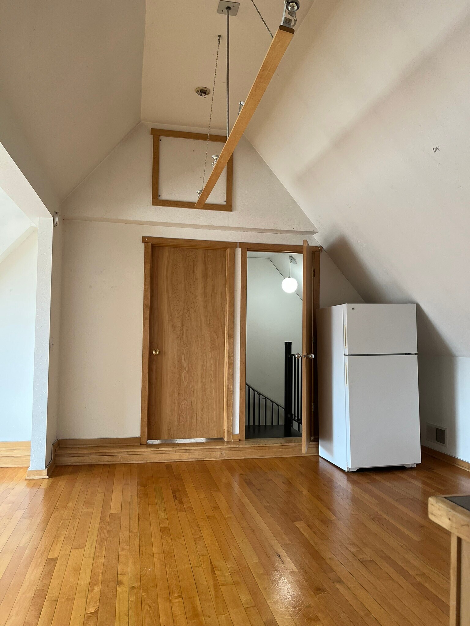 Building Photo - 3220 N Oakland Ave