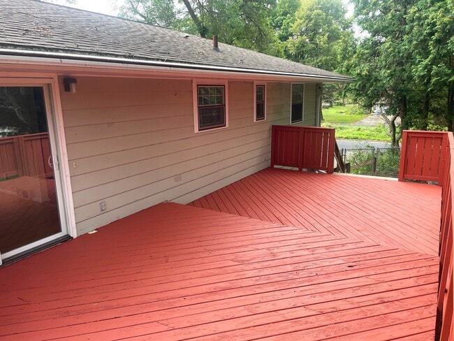 Building Photo - 1522 Cameron Dr