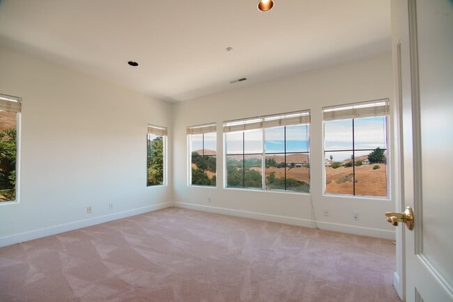 Building Photo - 26148 Legends Ct