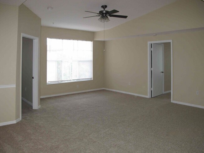 Building Photo - 2 bd / 2 ba Condo in Gated Community - Palms Club